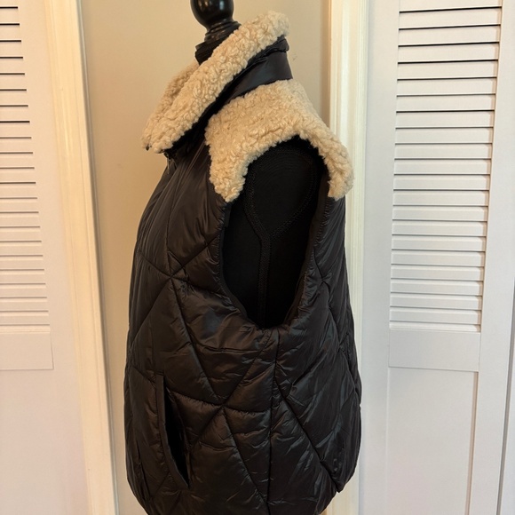 Vintage Havana Black Vest with Faux Shearling Detail M - Picture 2 of 3